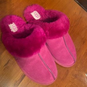 Ugg fuchsia pink scuff size 9